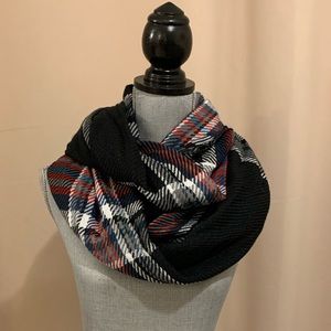 NWT 🏷 Modena by Nordstrom Plaid Infinity Scarf 🧣
